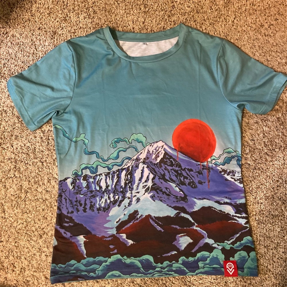 Rachel Pohl’s Red Moon Graphic Mountain T-Shirt Women’s size XL